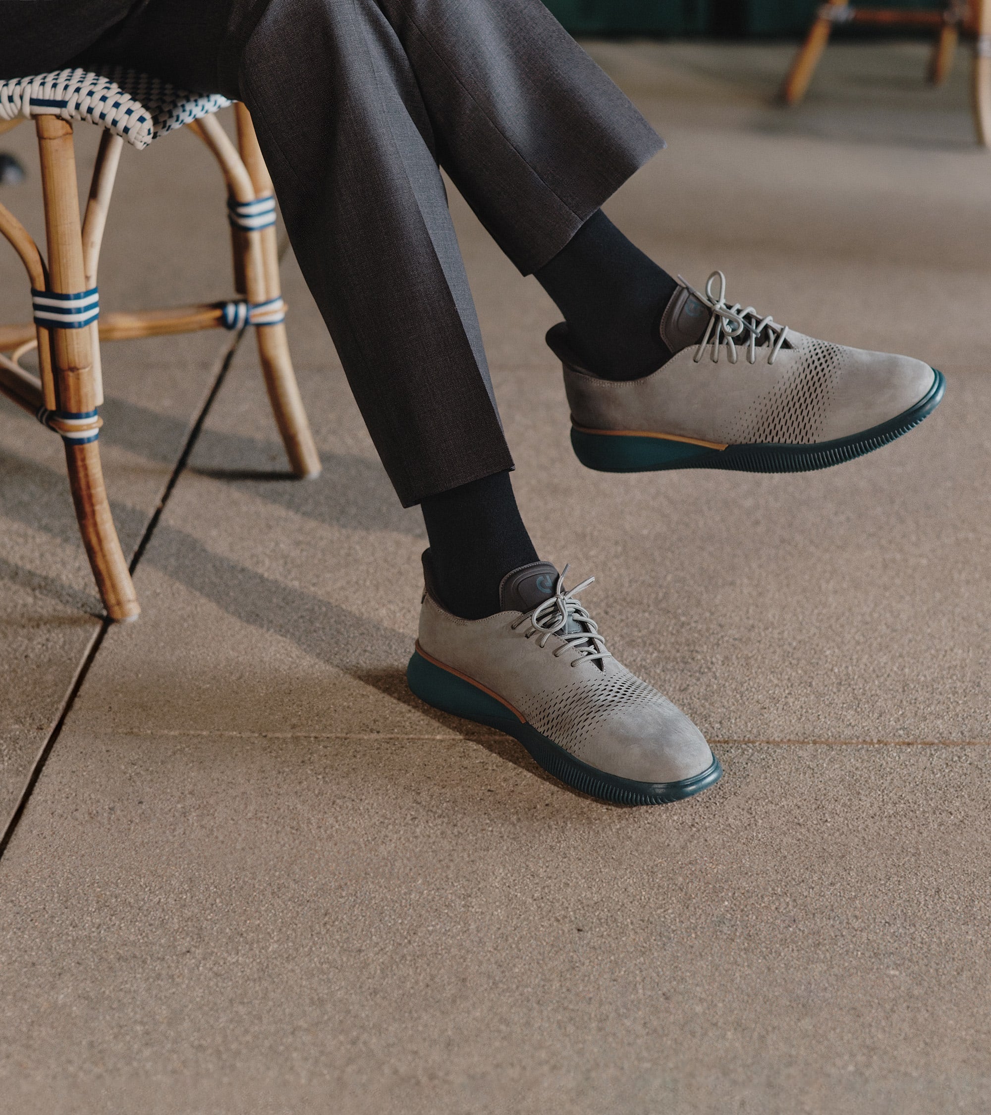 C42832:ULTIMATE GRAY NUBUCK / RAVEN / MEDITERRANEA